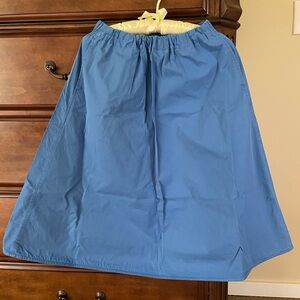 Everlane midi blue cotton skirt with 2 pockets on 2 sides size small